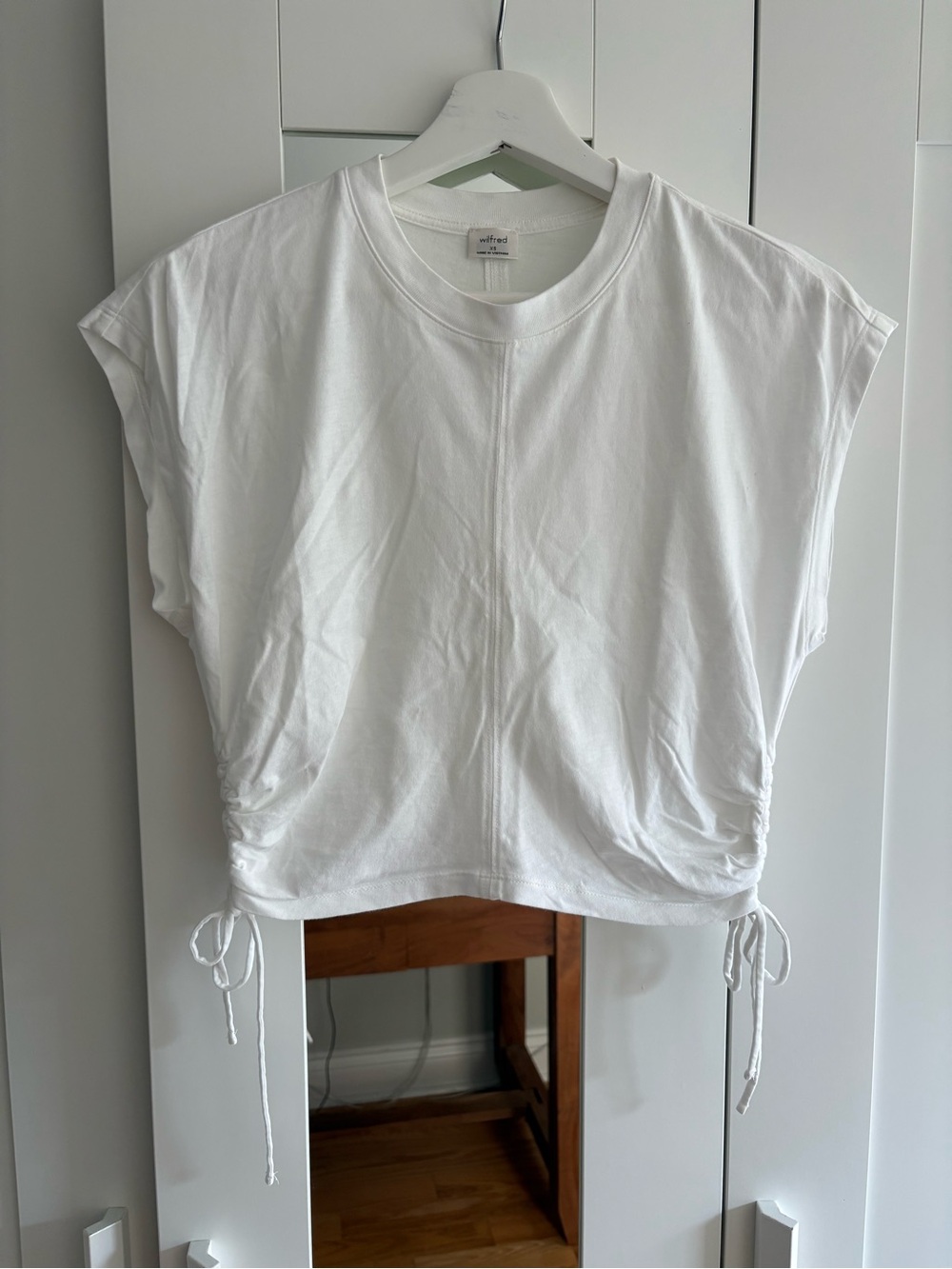 Aritzia Wilfred White Rushed side Tshirt